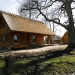 Laugu Holiday Resort Landhaus *